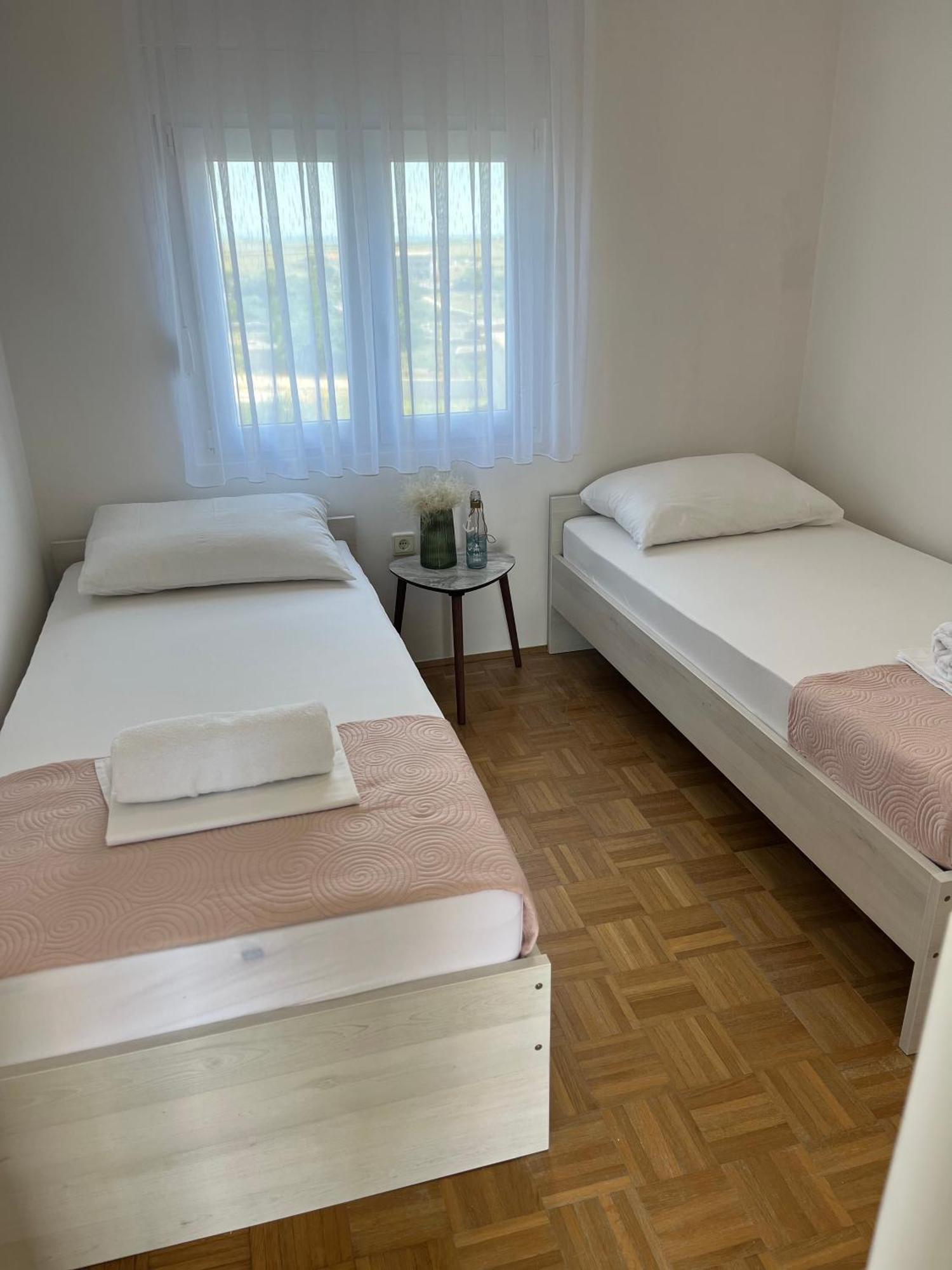 Apartments B&B Povljana Buitenkant foto