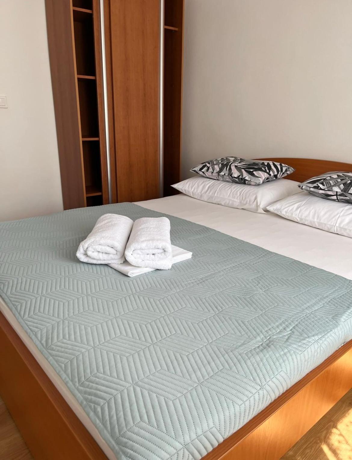Apartments B&B Povljana Buitenkant foto