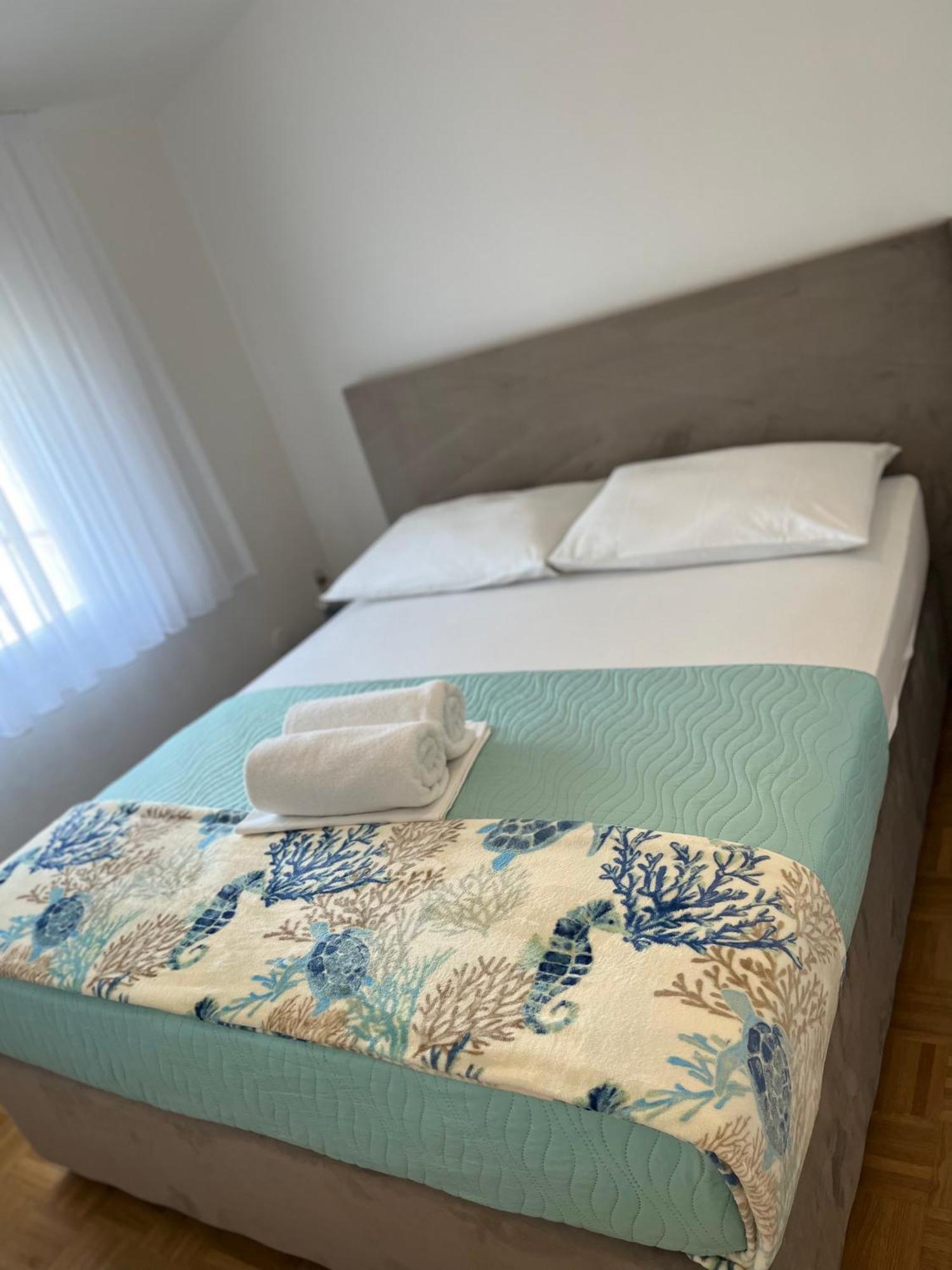 Apartments B&B Povljana Buitenkant foto